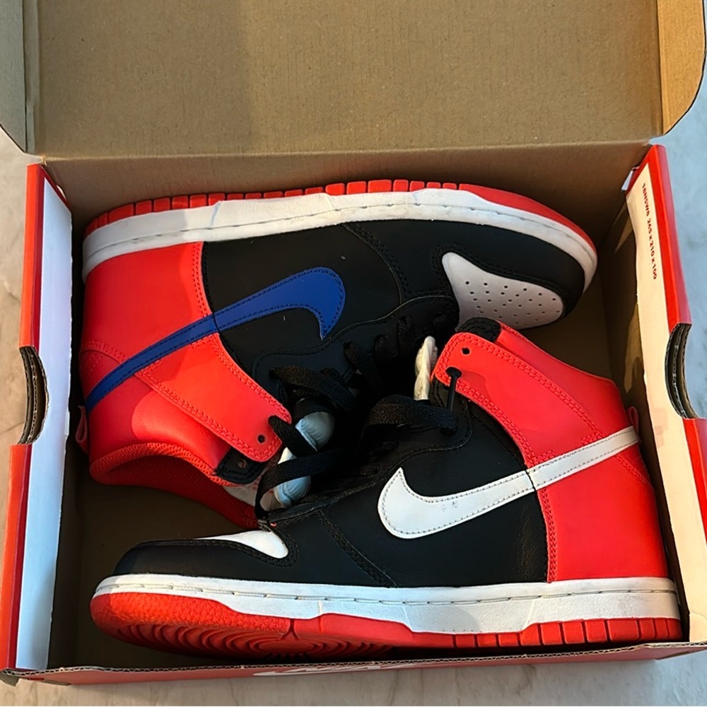 EXTREMELY RARE. Nike Dunk High (GS), Black//Royal//Orange, Size 4Y. Almost new!